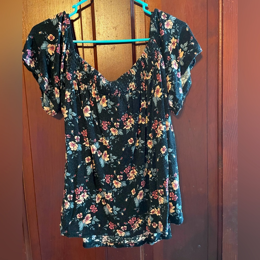 American eagle soft & sexy of the shoulder floral top. Size XL.